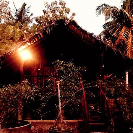 Aliya Riverside & Safari Resort Udawalawe Exterior foto