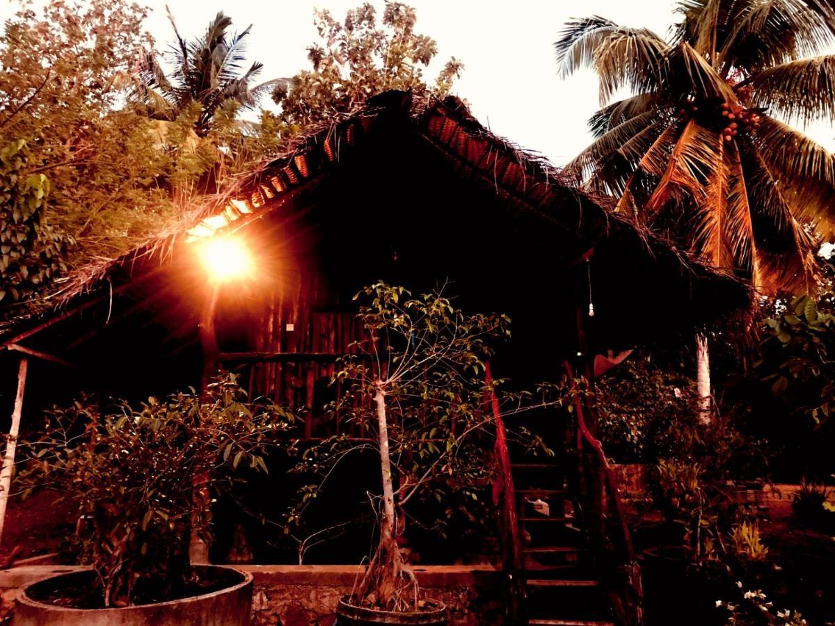 Aliya Riverside & Safari Resort Udawalawe Exterior foto